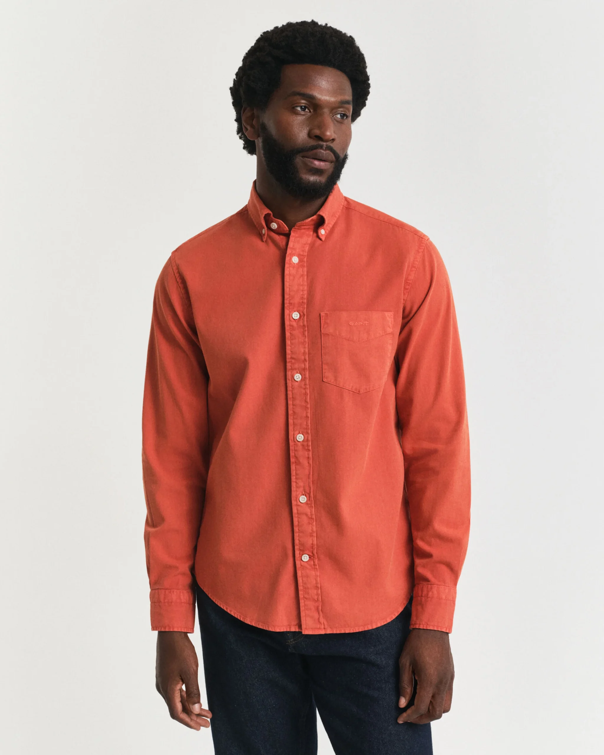 time__1749816616__202503-3250203-845-model-fit-1 GANT REG GMNT DYED TWILL SHIRT - Billede 1