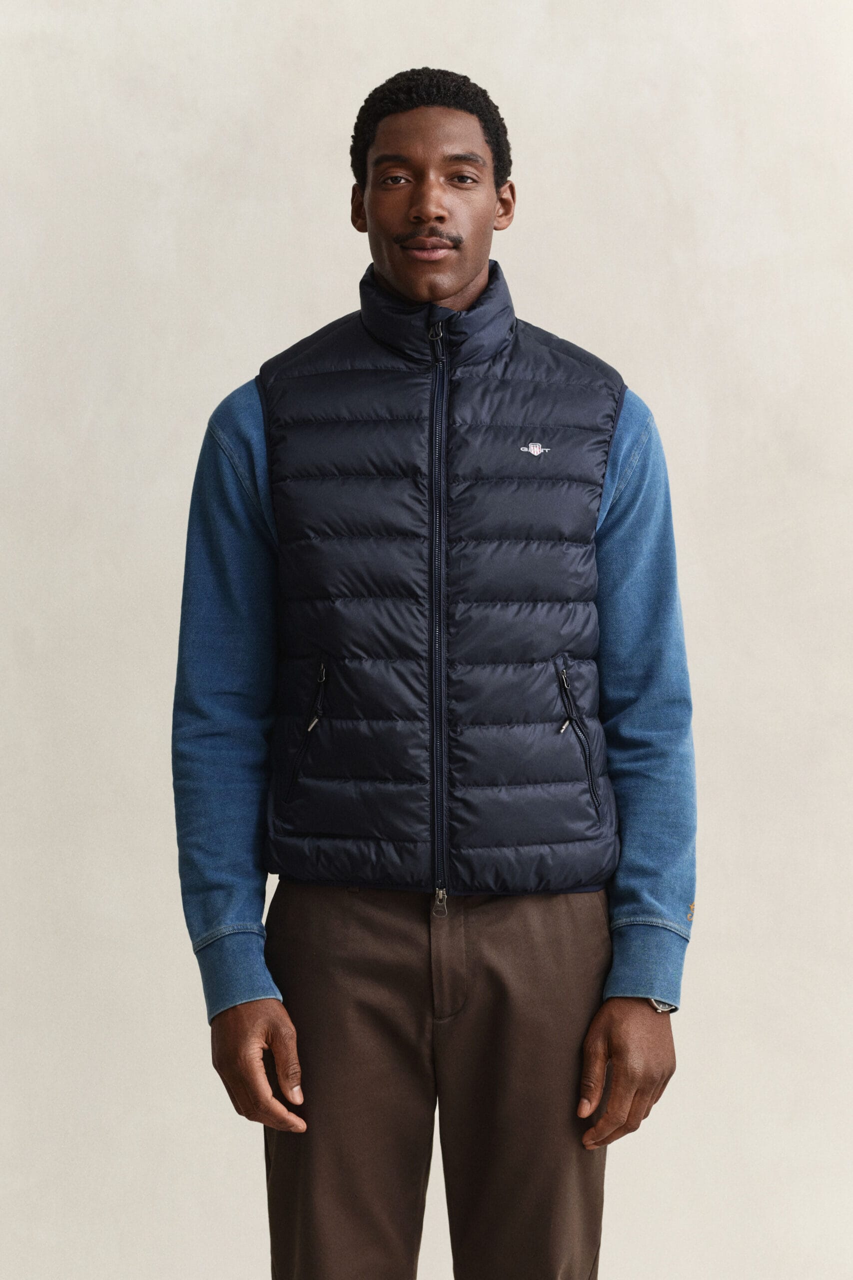 time__1770817203__202602-7006637-433-model-fit-1 GANT Light Down Vest - Billede 1